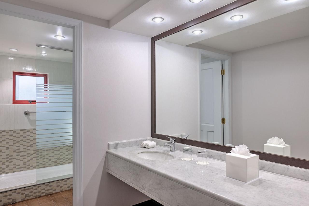 Deluxe, Guest room, King, City view