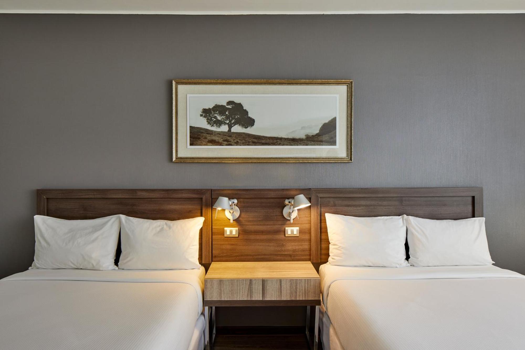Queen Room with Two Queen Beds - Non-Smoking,1556324227:JPEG