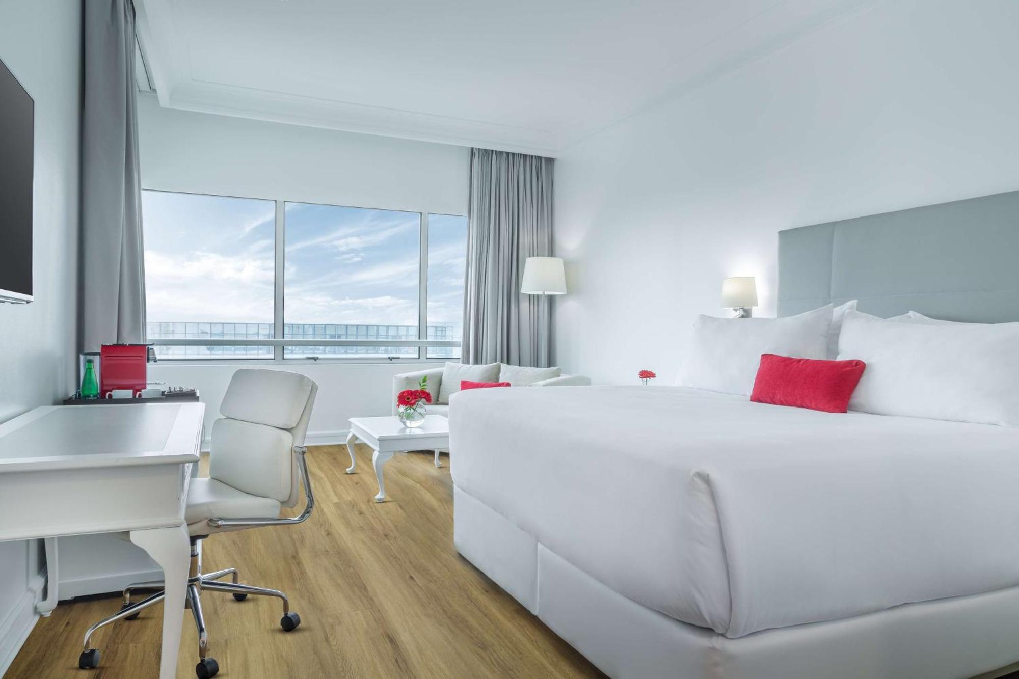 Quarto Superior com Cama de Casal ou 2 de Solteiro, Vista e Cama Extra (2 Adultos + 1 Criança)