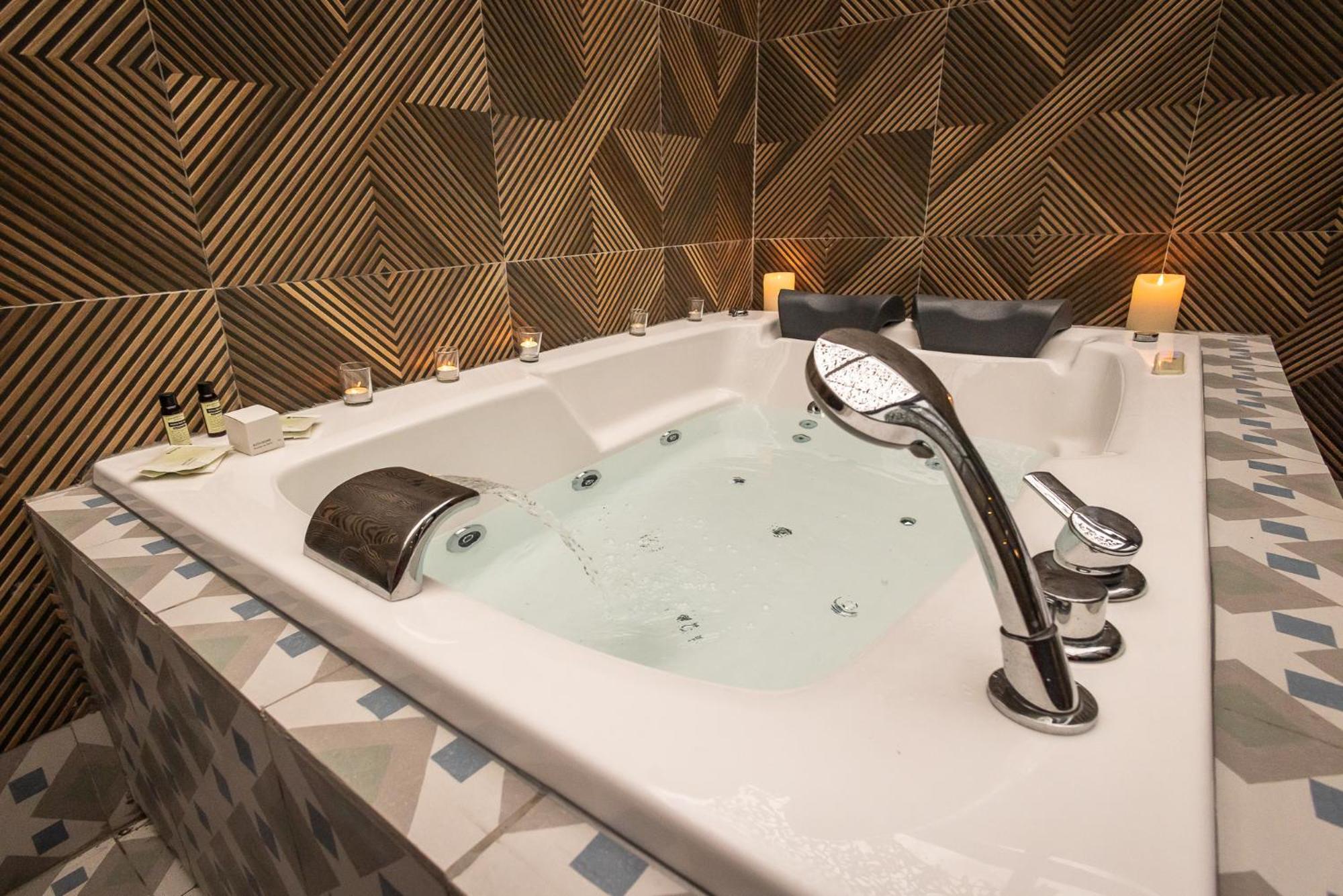 Suite with Hot Tub